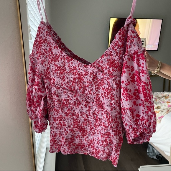 BB Dakota Off Shoulder Smocked Floral Top - Picture 3 of 3